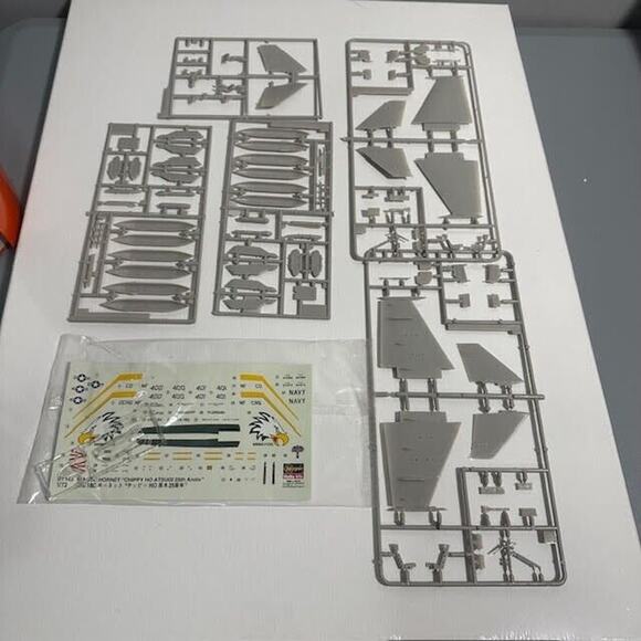 F/A-18C Hornet Chippy Ho Atsugi 25th Anniversary Hasegawa 1:72 Model Kit # 02343 - Picture 2 of 9